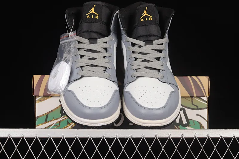 All Categories Air Jordan Jordan Series Basketball Shoes Air Jordan 1 Mid Air Jordan 1 Mid AJ1 Joe 1 Year of the Tiger Customized Chinese Basketball Shoes 554724-170